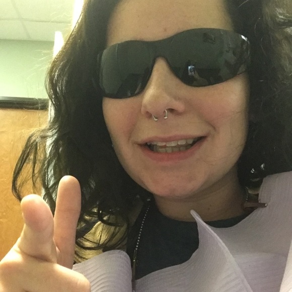 Meet Laur 🌷 - Picture 4 of 7